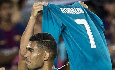 Ronaldo iu hakmor Messit për festën në Bernabeu, e bëri të njëjtën gjë me fanellë në Camp Nou (Foto)