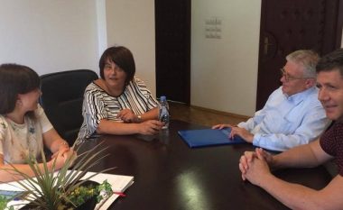 SHGM takohet me ministren Carovska për gazetarët që mbetën tepricë teknologjike nga radiot lokale