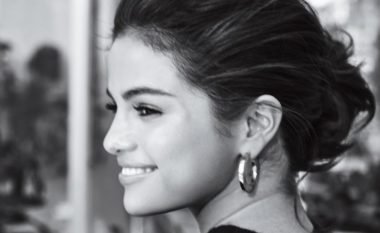 Selena Gomez bëhet nostalgjike, publikon një imazh të veçantë nga fëmijëria me nënën e saj (Foto)