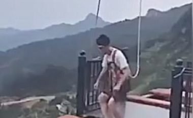 Sfida e ecjes nëpër urën pa mbrojtëse, turpërohet djali (Video)