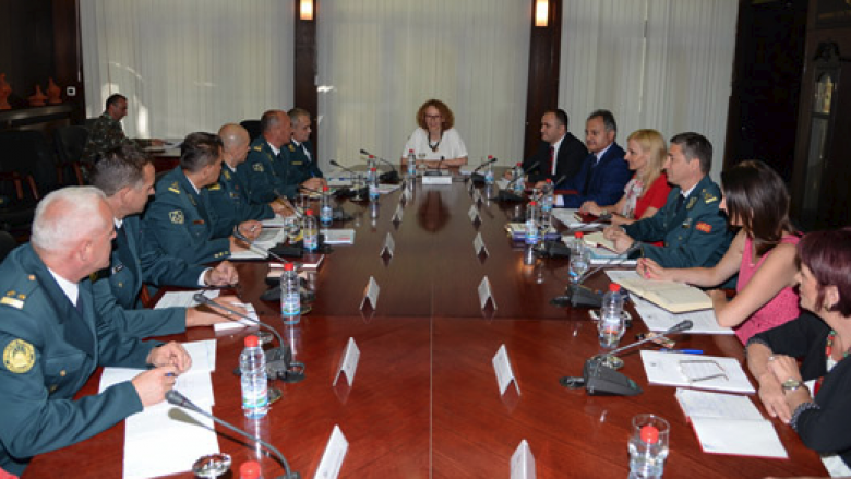 Sheqerinska në takim me atashetë ushtarak: Të vazhdojë puna për integrimin në NATO