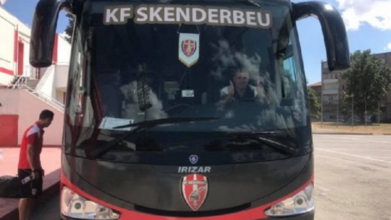 Policia e Maqedonisë maltreton lojtarët e Skëndërbeut, nuk lejohen të ushqehen