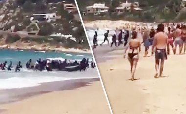 Emigrantët befasojnë turistët, zbarkojnë në plazh dhe “zhduken” menjëherë (Video)