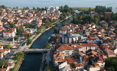 A do të zyrtarizohet gjuha shqipe në komunën e Strugës?
