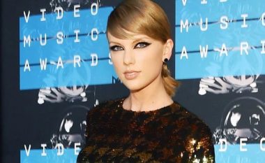 Taylor Swift po i shijon frytet nga loja që bëri me fansat në rrjetet sociale (Video)