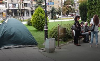 Fëmijët me nevoja të veçanta, tërhiqen tendat para Kuvendit të Maqedonisë