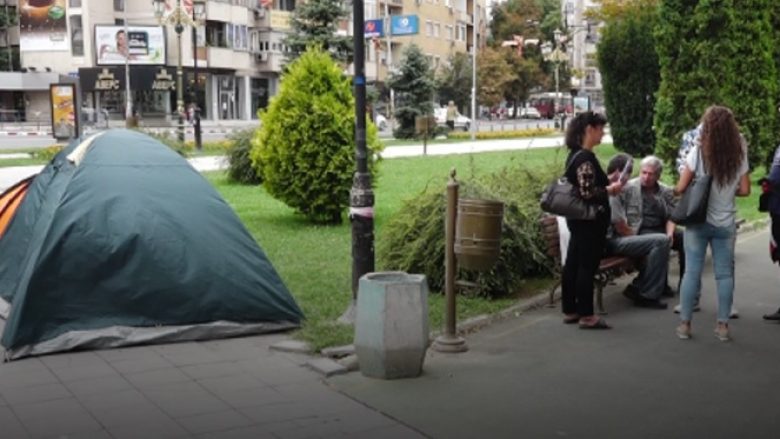Fëmijët me nevoja të veçanta, tërhiqen tendat para Kuvendit të Maqedonisë