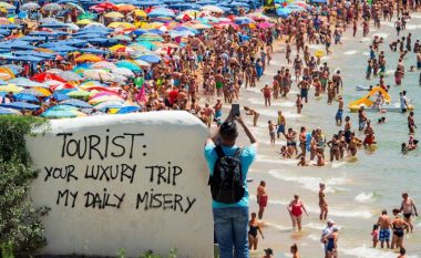 Grabiten turistët austriakë në Shqipëri