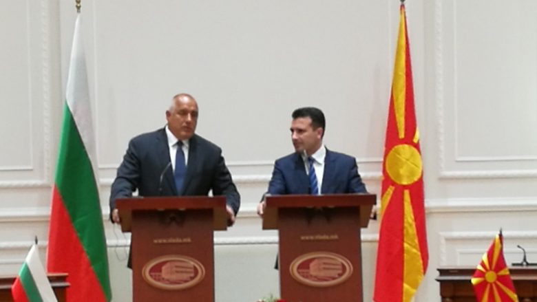 Zaev dhe Borisov nënshkruan marrëveshjen për fqinjësi të mirë mes Maqedonisë dhe Bullgarisë (Video)