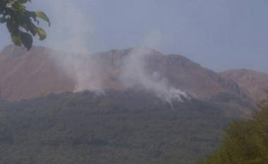 Tre zjarre aktive në parkun kombëtar në Mavrovë