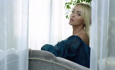 Premierë: Adelina Berisha publikon këngën e re “Bonita” (Video)