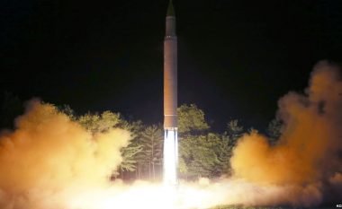 Koreja Veriore zmbraps planet e lansimit të raketave në territorin amerikan