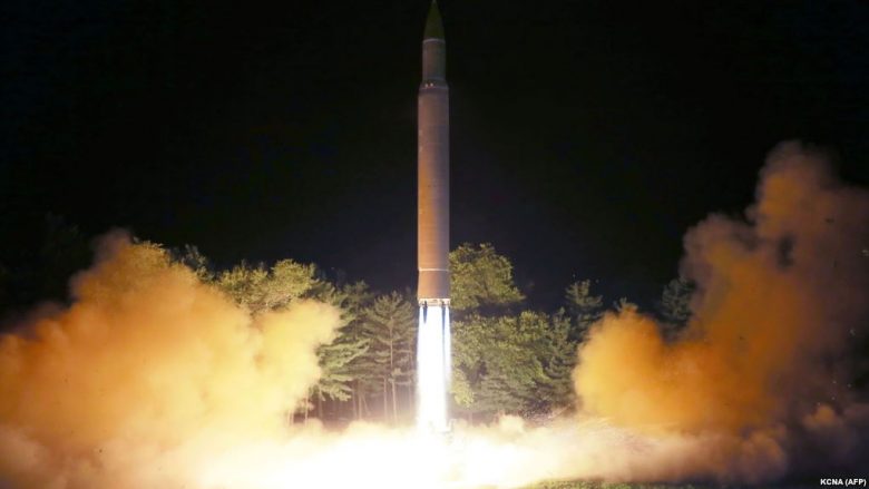 Koreja Veriore zmbraps planet e lansimit të raketave në territorin amerikan