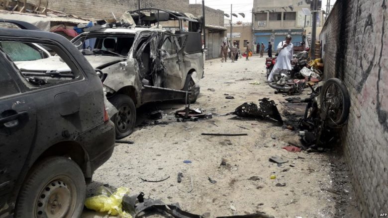 Pakistan: Vdesin gjashtë ushtarë pas shpërthimit të bombës