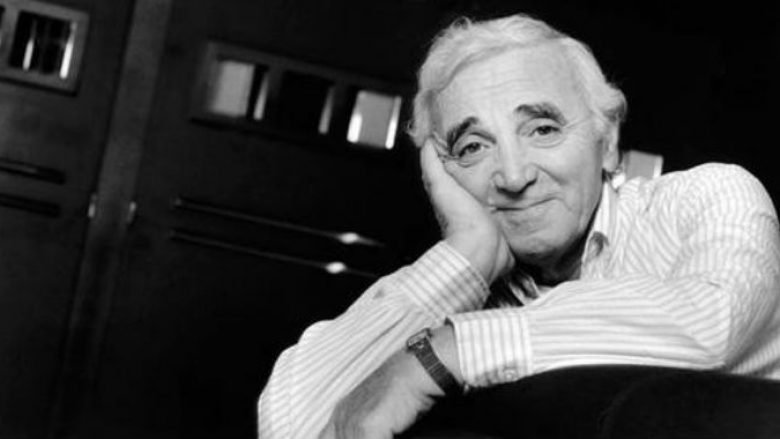 Charles Aznavour me yll në Shtegun e të Famshmëve