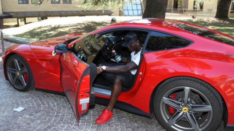 Po lëvizte me 200 kilometra në orë, policia italiane ndalon Mario Balotellin