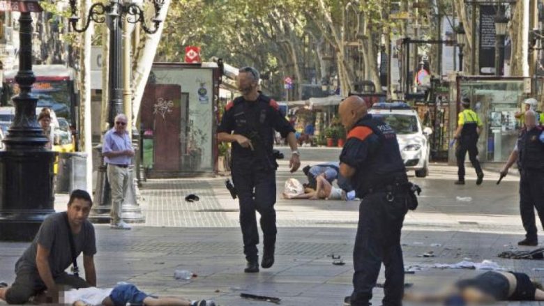 Gjendet në një spital 7-vjeçari i zhdukur pas sulmit në Barcelonë: E gjeti në mes të rrugës, turisti anglez