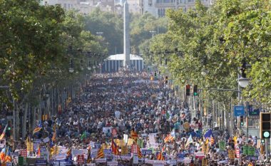Në Barcelonë 500 mijë njerëz marshuan kundër terrorizmit