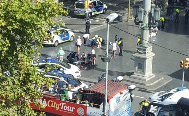 Sulmi me furgon në Barcelonë, raportohet edhe për të vdekur – policia e konsideron si sulm terrorist (Foto/Video)