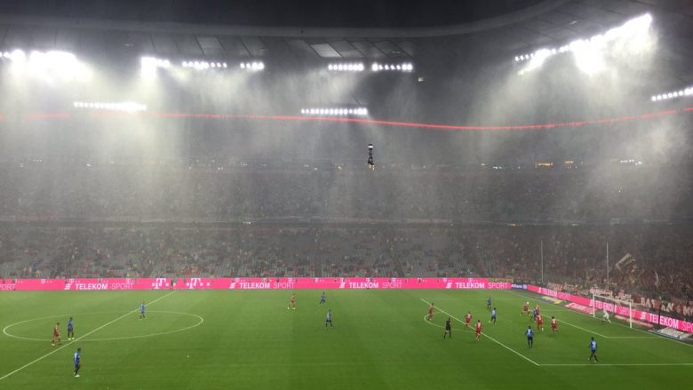 Ndërpritet ndeshja Bayern Munich –Bayer Leverkusen (Foto)