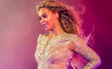 Beyonce, libër prej 600 faqesh që e shoqëron albumin “Lemonade” (Foto)