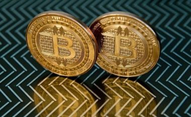 Bitcoin ndahet, ndërsa lansohet monedha e re