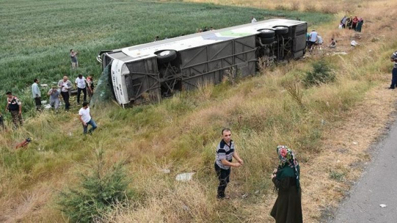 Aksidentohet autobusi në Turqi, vdesin gjashtë persona