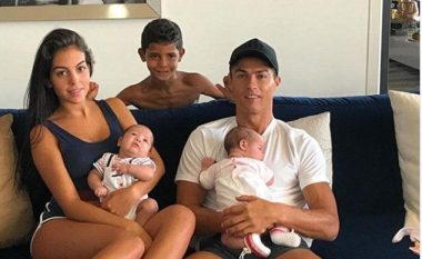 Imazh i dashur i Cristianos me familjen e tij të madhe (Foto)