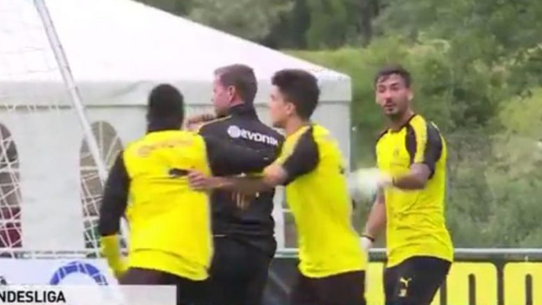 Dembele e ‘kopjon’ Neymarin, kacafytje me shokun e skuadrës – Francezi shihet alternativë e Barcelonës për sulmin (Video)