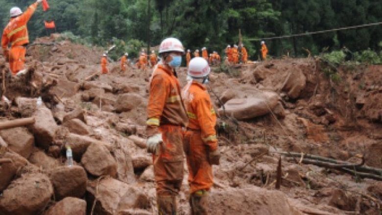 Nga rrëshqitja e dheut, 25 të vdekur në Kinë