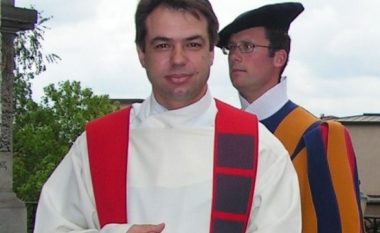 Prifti shqiptar merr drejtimin e famullisë së një regjioni të Zvicrës