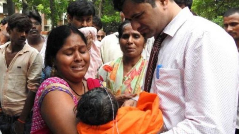 60 fëmijë vdesin në një spital në Indi, pasi iu ndërpritet furnizimi me oksigjen
