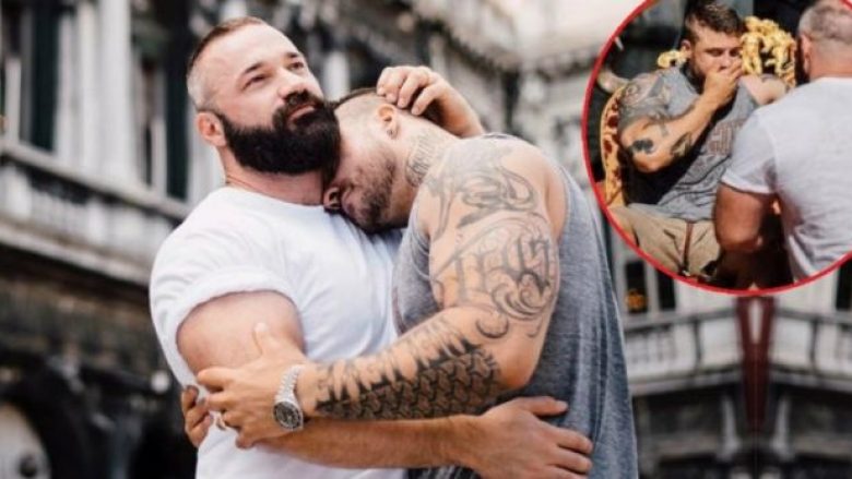 Muskulozët “trondisin” botën! Bodybuilder-i gjerman i propozon të dashurit të tij në Venecia (Foto)