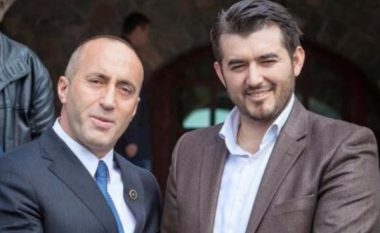 Labinot Tahiri këndon midis Pejës: Jemi ushtarët e Ramush Haradinajt (Video)
