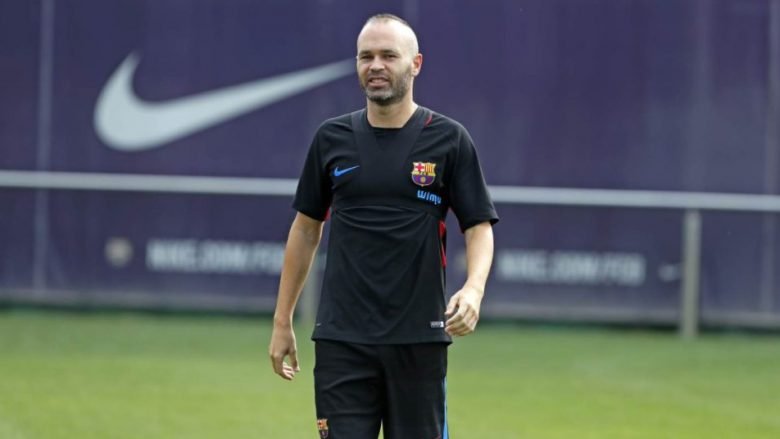 Iniesta rinovon kontratën me Barcelonën