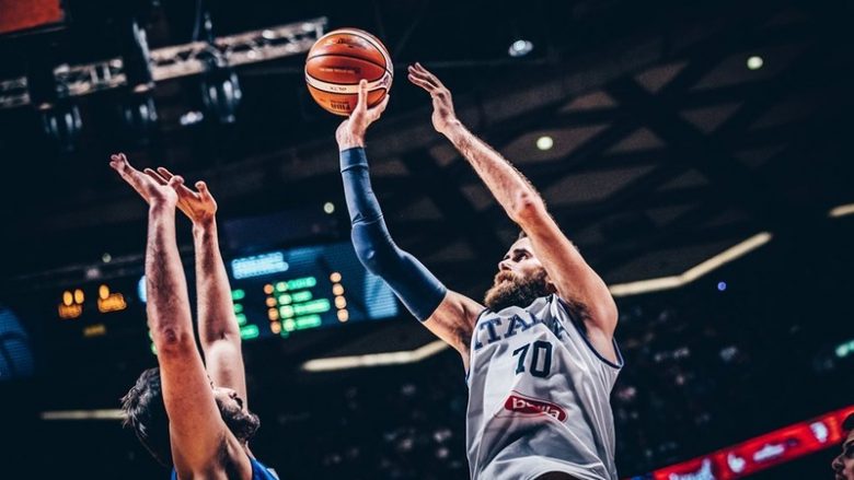 Eurobasket, Italia e shkatërron Izraelin