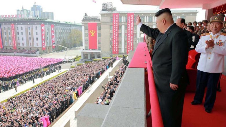 Kim Jong-un shton numrin e ekzekutimeve, sepse nuk po e shohin atë si Zot! (Foto)