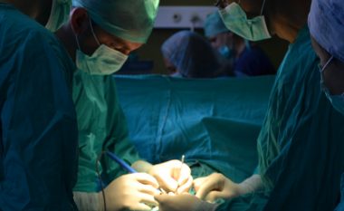 Kirurgjia Abdominale po aplikon metoda të avancuara për operacione