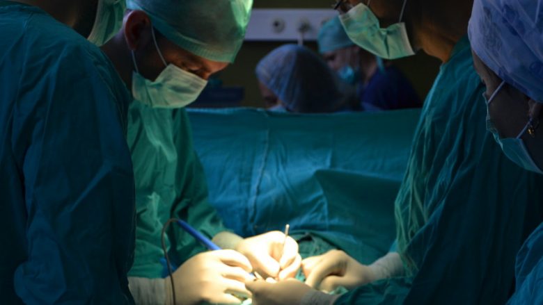 Kirurgjia Abdominale po aplikon metoda të avancuara për operacione