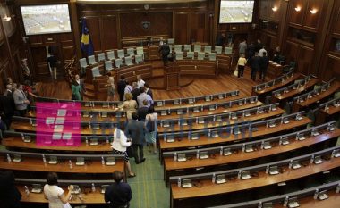 Ndërpritet seanca, Grupet parlamentare pritet të takohen në ora 12:00 (Video)