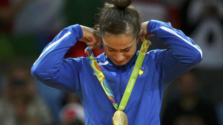 KOK-u me ceremoni shënon 1-vjetorin e medaljes së artë olimpike