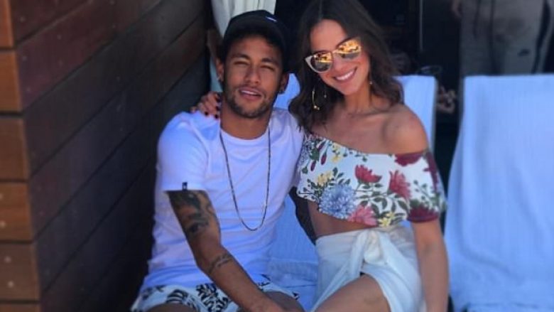 Neymar mund të fitojë miliona, por nuk mund ta blejë dashurinë (Foto)