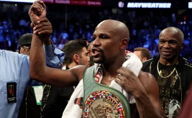 Mayweather: Ndodhi ajo që premtova, meçi nuk zgjati 12 raunde (Foto)