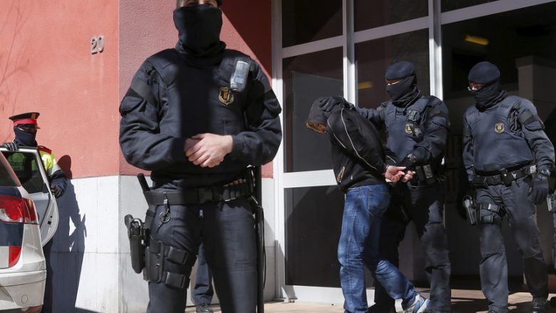 Spanjë: Katër persona akuzohen për terrorizëm