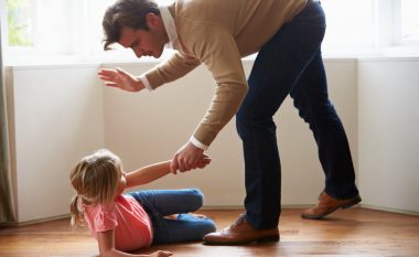 ​Ndëshkimi fizik e bën fëmijën agresiv
