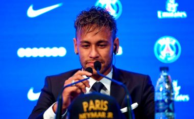 Neymar prezantohet në Parc des Princes: Zemra më tha të nënshkruaj me PSG-në (Foto/Video)