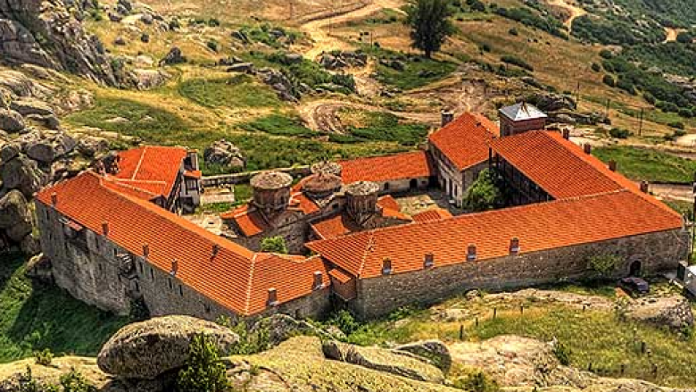 Manastiri “Treskavec” në Prilep, përsëri në rrezik nga zjarret