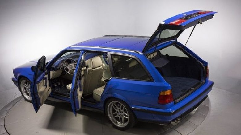 Kjo BMW e vitit 1993 është nxjerrë në shitje për 130 mijë dollarë, shkaku i ngjyrës (Foto)