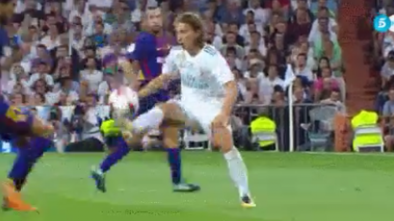 Magjia Modric – me një lëvizje alla Ronaldinho e ç’orientoi lojtarin e Barcës (Video)