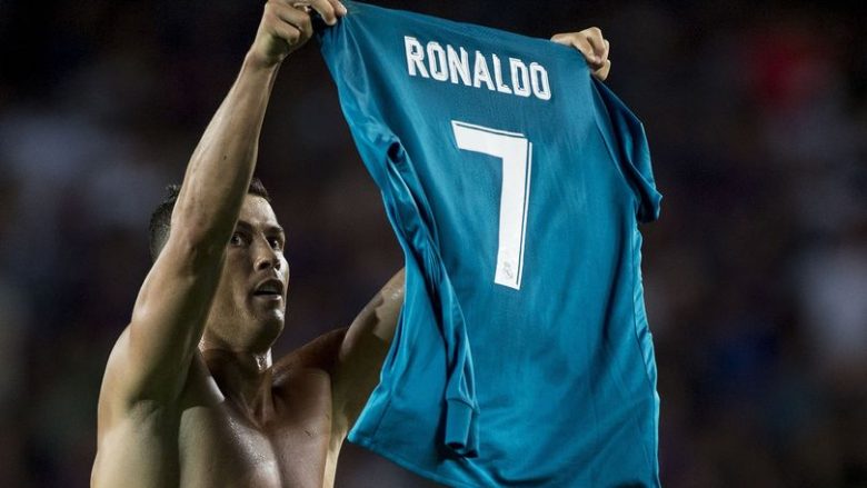 Ronaldo i tha “dy fjalë” edhe stolit të Barcës pas kartonit të kuq, mësoni si ua bëri bajat katalanasve (Video)